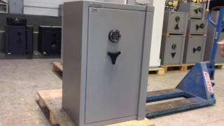 Wertheim CM25RE Grade 3 High Security Safe [upl. by Arednaxela]