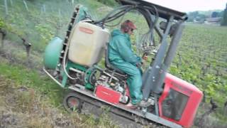 Tracteur à Chenilles LOEFFEL VitiPlus 95 av pulvérisateur Fischer [upl. by Ahern]