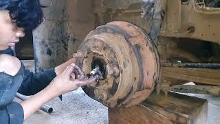 Front Stub Axle King pin Isuzu Replacement [upl. by Nillad]