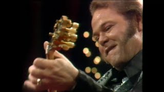 Roy Clark  Shuckin The Corn Live At Tennessee State Prison 1974 [upl. by Gerrilee25]