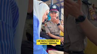 momen haru ketika anggota polisi menangis saat disuapin ibunya ‼️ polisi nangis haru ibu makan [upl. by Lasley]