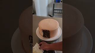 tutorial de decoracion de pasteles con chocolate una combinacion perfecta [upl. by Nesnar709]