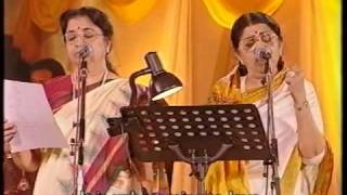 Lata amp Usha Mangeshkar  Gore Gore O Baanke Chore Live Performance [upl. by Atiuqcaj]