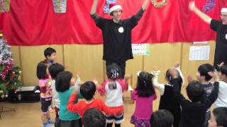 Fun Christmas Cake Song for Kindergarten ESL Students by The Magic Crayons themagiccrayons [upl. by Elleron130]