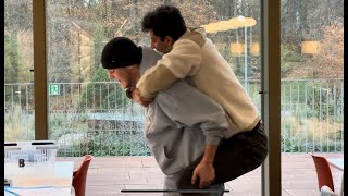 Asking strangers to have a piggyback ride in the library ببین چطوری داخل کتاب خونه سواری می گیرم [upl. by Eniretac]