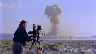 Il cineoperatore è colpito dallonda di una bomba atomica la follia dei test Usa negli anni 50 [upl. by Dayna]