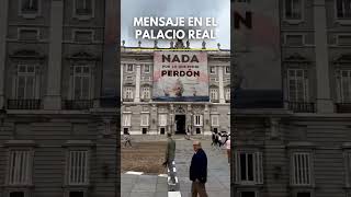 El Palacio Real de Madrid amaneció con un cartel que dice quotNada por lo que pedir perdónquot short [upl. by Stav781]