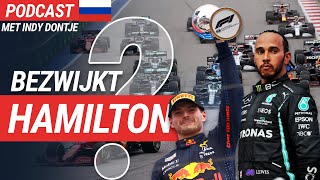 Hamilton bezwijkt onder druk Verstappen in WK strijd  F1 Podcast GP Rusland 2021 [upl. by Roselin]