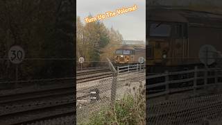 A FILTHY 56302 THRASHES through Uttoxeter class56 colasrail train britishrailways uttoxeter [upl. by Ettennat]