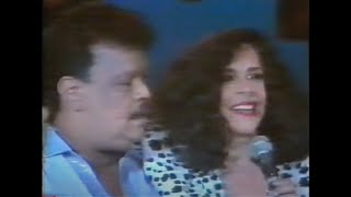 Gal Costa e Tim Maia ao vivo no Chacrinha  Um dia de Domingo [upl. by Chuah681]