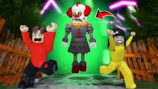 Yuta Dan Mio Kabur Dari Kejaran Pennywise Badut Hantu  ROBLOX [upl. by Rowena954]