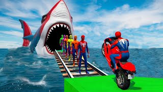 الأبطال الخارقين على القضبان دوامة قمع جسر  SPIDERMAN on Motorcycle in Spiral Bridge Stunt Ride [upl. by Araek]