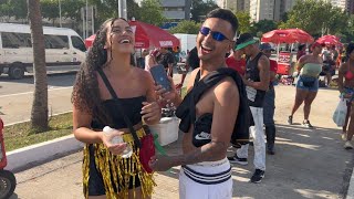 ENTREVISTANDO GAROTAS DESCONHECIDAS COM CANTADAS NO BLOQUINHO DE CARNAVAL EM SP rolou beijo [upl. by Eidissac]