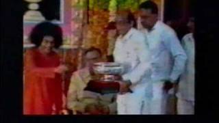 Sai Baba Tricks Completely Exposed Satya sai baba fraud Sai Babas magic trick [upl. by Colyer765]