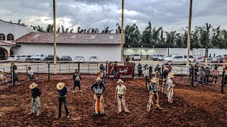 jaripeyaso jugaron en casa rancho los 4 robles y los toros tapatios [upl. by Eldrida814]