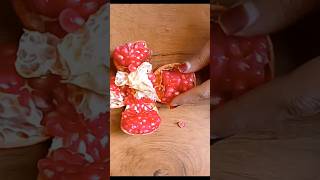 How to cut a pomegranate fruit cuttingskills viral trend ytshorts bollywood [upl. by Utter]