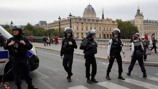 Pizzeria Owners Son Holds Four Employees Hostage at Knife Point in Paris [upl. by Inod80]