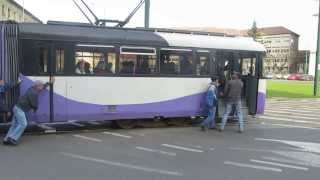 Tramvai impins de pasageri in Timisoara [upl. by Akimot]