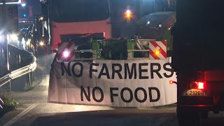 Agricultores intensificam protestos apesar das concessões da UE  AFP [upl. by Brag]