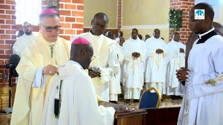 Archidiocèse dOwando Messe dimposition du pallium à Mgr Gelase Armel Kema [upl. by Schilt634]