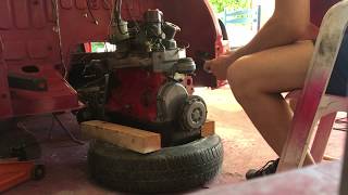 INSTALANDO MOTOR EN EL COCHE  Seat 600 [upl. by Wernick]