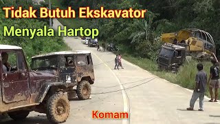 Heboh Pasukan Mobil Hartop Mengevakuasi Truck Trailer Muatan Alat Berat yang Terperosok [upl. by Ociram]