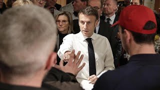 Emmanuel Macron inaugure le Salon de lagriculture sous les sifflets et les huées • FRANCE 24 [upl. by Troyes]