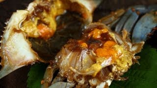 Ganjanggejang Raw crabs marinated in soy sauce 간장게장 [upl. by Enohpesrep]