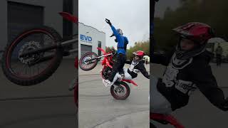 50ccm Sozius one Hand wheelie 😱 50ccm onehand sophia swifty [upl. by Einahpet]