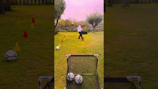 Come allenare il dribbling con lo slalom e il controllo dorsale con la paretina nel calcio al top [upl. by Norek]