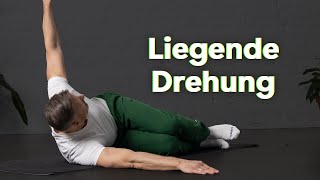 Liegende Drehung  Dynamisches Dehnen  Übungen gegen Rückenschmerzen  AOK [upl. by Suryt]