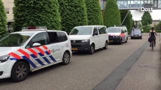 Politie schakelt aanslagplegers uit bij oefening in Hogeschool Windesheim in Zwolle [upl. by Ellsworth971]