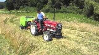 Körbálázó japán kistraktorokhoz Mini round baler for Japanese compact tractors [upl. by Cassil]