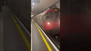 London Underground Piccadilly Line 1973 Stock arriving at Green Park london [upl. by Allemat]