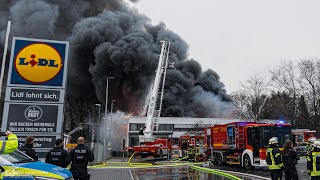 Großbrand in ErkrathHochdahl  Riesige Rauchwolke kilometerweit sichtbar  21122020 [upl. by Naejamron]