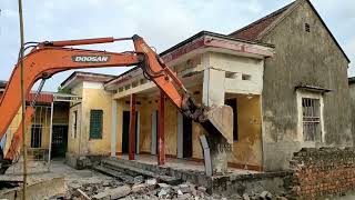 DOOSAN Excavators Demolish Old Broken Houses [upl. by Knowle]