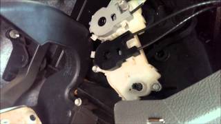 Manually Adjusting HVAC Air Flow Control  2005 Ford Focus [upl. by Rees]