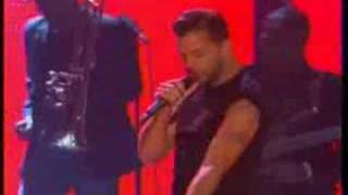 Ricky Martin quotGrammy latino 2006quotTu recuerdo Pégate [upl. by Anala]