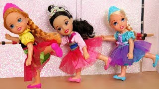 BALLERINA  Elsa amp Anna toddlers  Ballet Classes  Dance lessons [upl. by Mlawsky226]