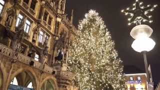 Christbaum Christkindlmarkt München  4000 Lichter gehen an [upl. by Ahsilet806]