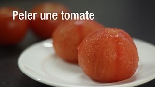 Comment peler une tomate [upl. by Nomyar860]