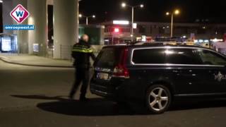 Gemaskerde mannen overvallen supermarkt aan Leyweg in Den Haag [upl. by Heimer]