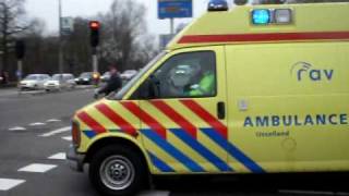 Spoedtransportmeisje van 4 uit raam gevallen Ambulance 04172 richting ZKH Deventer [upl. by Tekcirk]