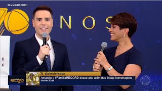 Luiz Bacci presenteia Mariana Godoy e diz “Cresci te assistindo”  Família RECORD [upl. by Ahsilrae]