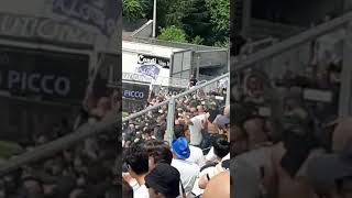 Spezia Napoli VIOLENTI SCONTRI tra ultras sugli spalti 😲⚔ [upl. by Enilrek996]