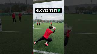 Con questi GUANTI da PORTIERE non te ne SCAPPA UNA🧤😱 iileven goalkeepergloves [upl. by Tracie]