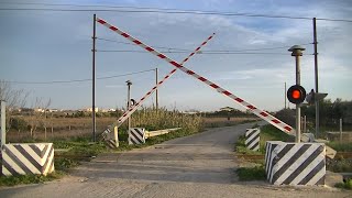 Spoorwegovergang Selargius I  Railroad crossing  Passaggio a livello [upl. by Ynaffital706]