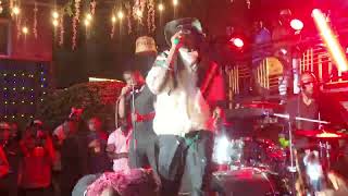 Ziza Bafana squeezes Kapa Cat live on stage [upl. by Ecitsuj]