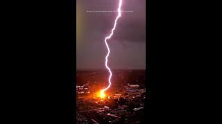 Camera captures dramatic lightning strike next to nursing home in Louisiana [upl. by Rehtaef]