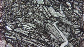 Clinopyroxène omphacite au microscope polarisant LPNA [upl. by Eneiluj14]